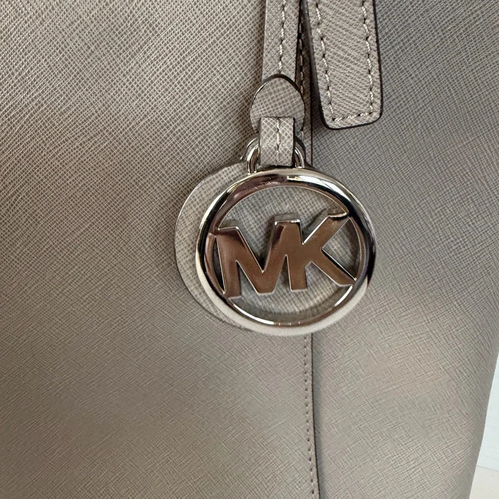 Michael Kors Large grey leather tote - Picture 3 of 12